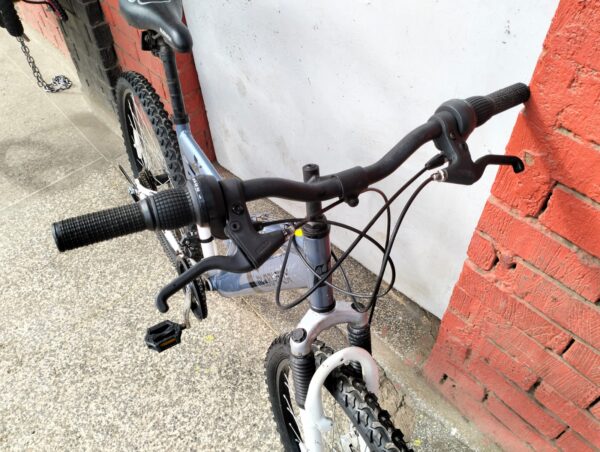 MuddyFox Size 26 Mountain Bike - Baiskeli Centre